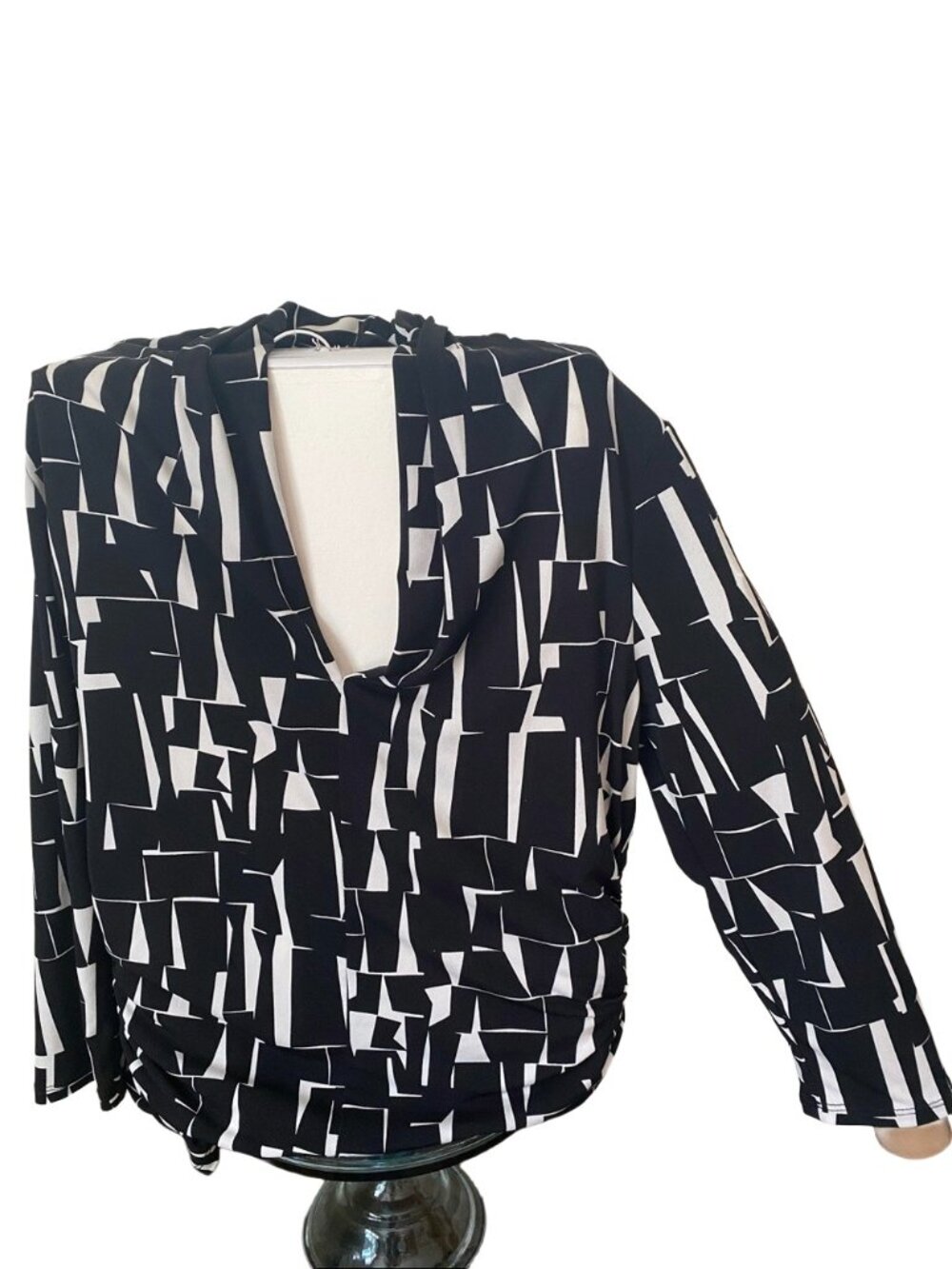 Black and White Geometric Blouse M Vince Camuto